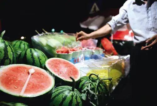 卖瓜吃瓜现场视频素材大全